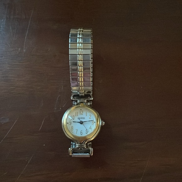 Women’s Guess Watch - Picture 8 of 12